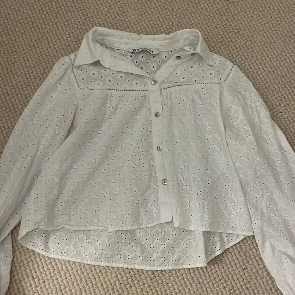 Zara eye lit button up top